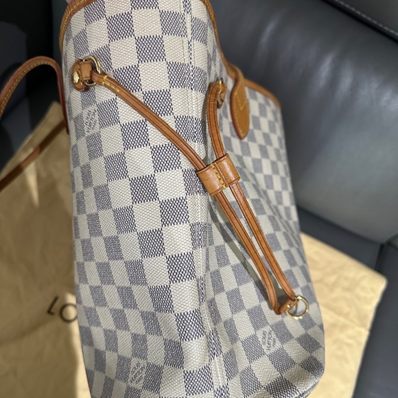 Louis Vuitton Neverfull Mm - Picture 8 of 11